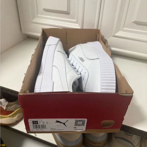 Puma Carina White Women's Sneakers - Picture 7 of 7
